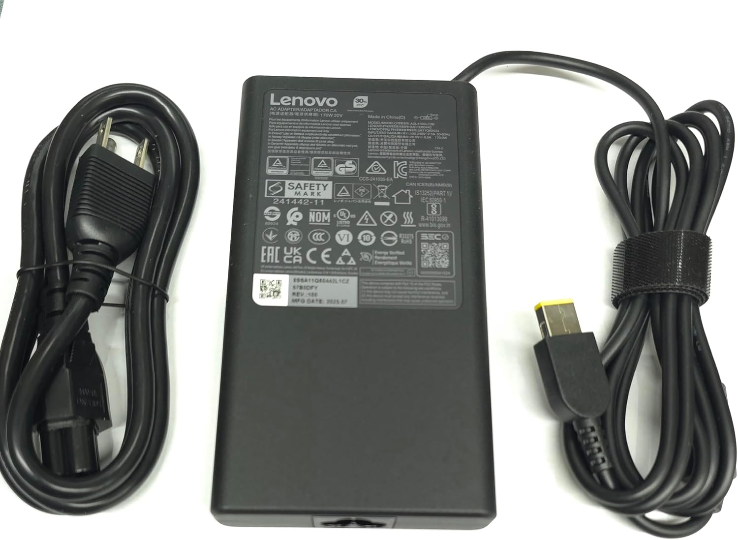 Lenovo 30% AC ADAPTER/ADAPTADOR LA 70W 20V Mano China(D)  
SAFETY MARK 241442-11 NOM UL CCC VI EAC UK CA CE  
4 10 10  
IC CAN S13252(PART 1 60950-1 X SSS R-41013089 SEC  
RESA11060442L1CZ