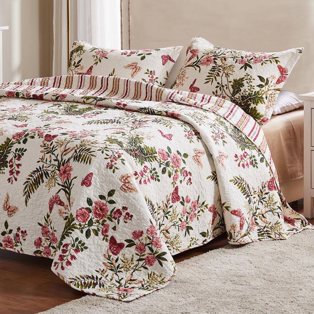 Left. BreeBe - Butterflies Quilt Set 3-Piece King/Cal King - Multi.