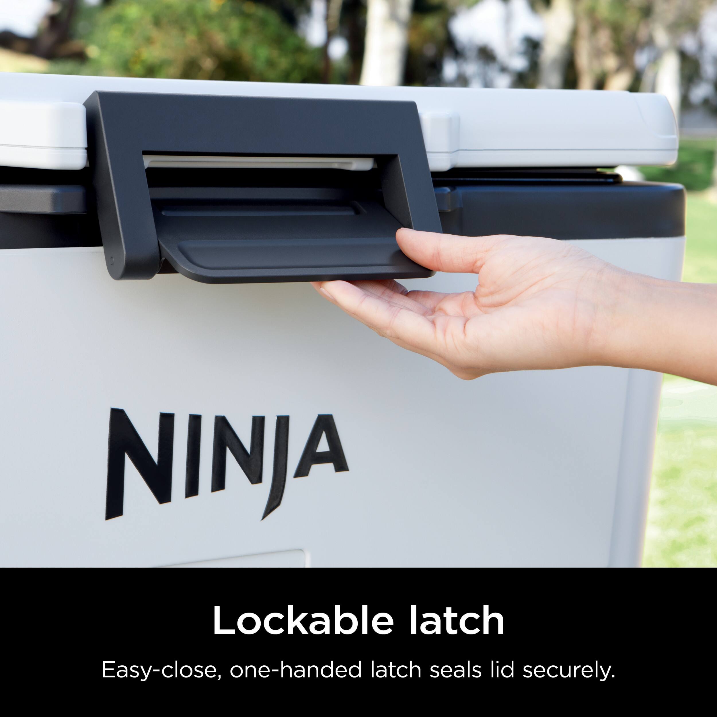 The text on the image reads "NINJA Lockable latch Easy-close, one-handed latch seals lid securely."
