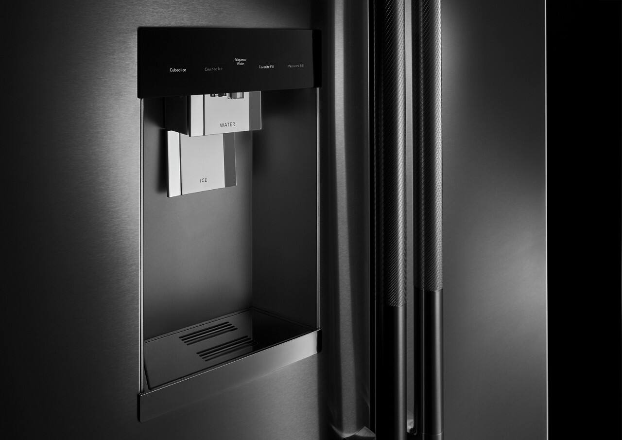 Cubed and crushed ice for your favorite beverage.