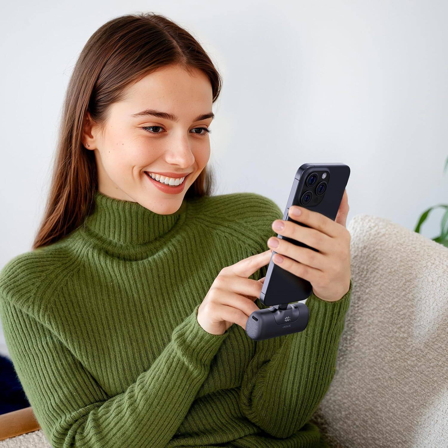 Alt View 1. iWalk - iWalk Mini 5500mAh Portable Next Gen Charger 22.5W Fast Charging USB-C - Black.