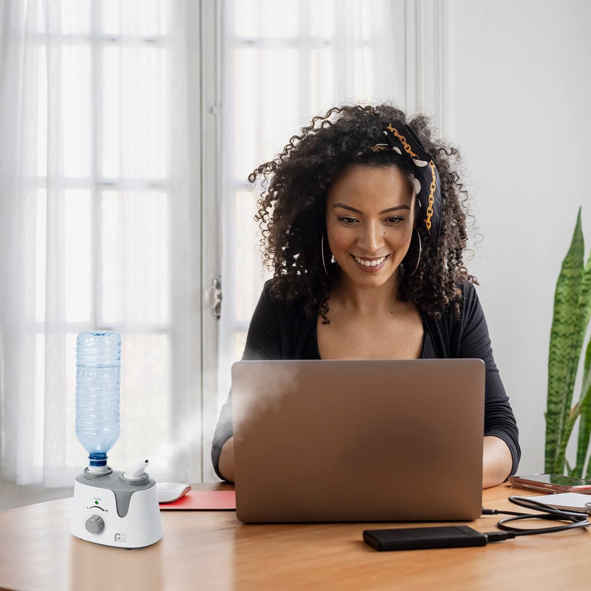 Left. Perfect Aire - Personal Travel Humidifier - Ultrasonic Cool Mist Using a Standard (12-24 oz.) Water Bottle with Auto Shut-Off , Great f - White.