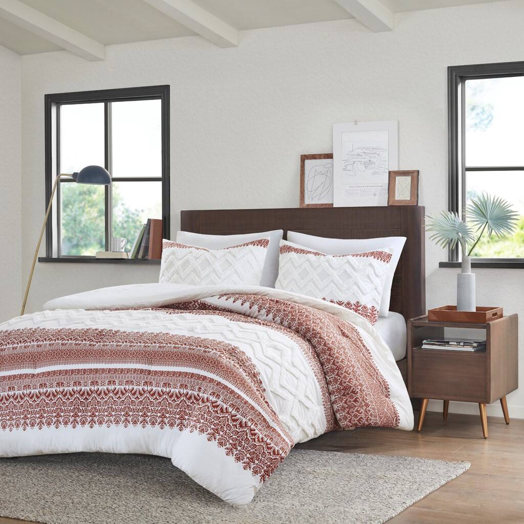 Alt View 1. Gracie Mills - Gracie Mills Robbins 3-Piece Cotton Comforter Set with Chenille Tufting - Auburn.