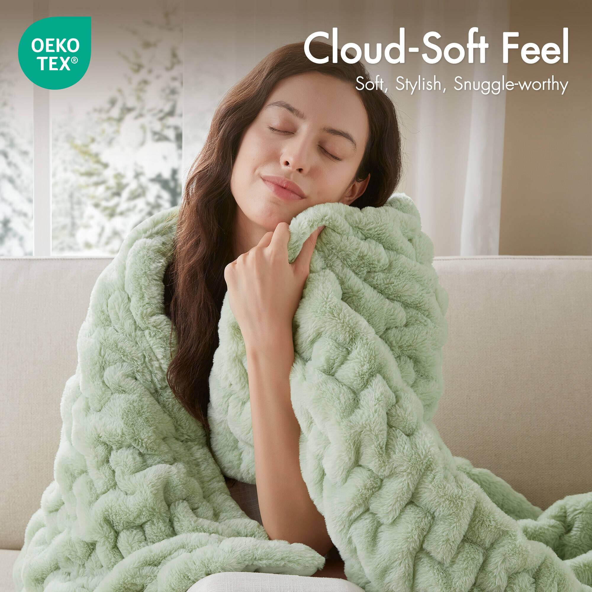 Cloud-Soft Feel  
Soft, Stylish, Snuggle-worthy
