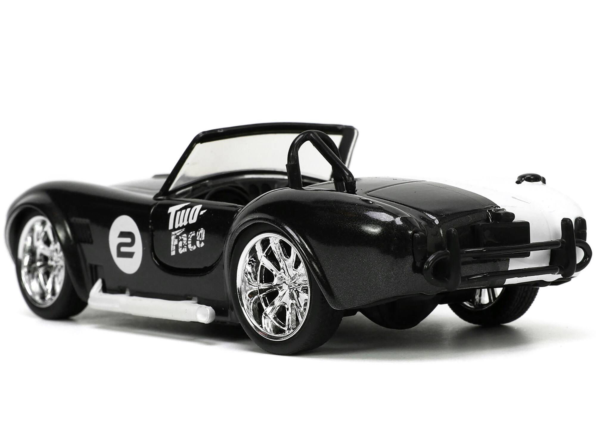 Left. Jada - 1965 Shelby Cobra 427 S/C #2 Black Metallic White w/ Harvey Two-Face Figure Batman Hollywood Rides 1/32 Diecast - Black Metallic And White.