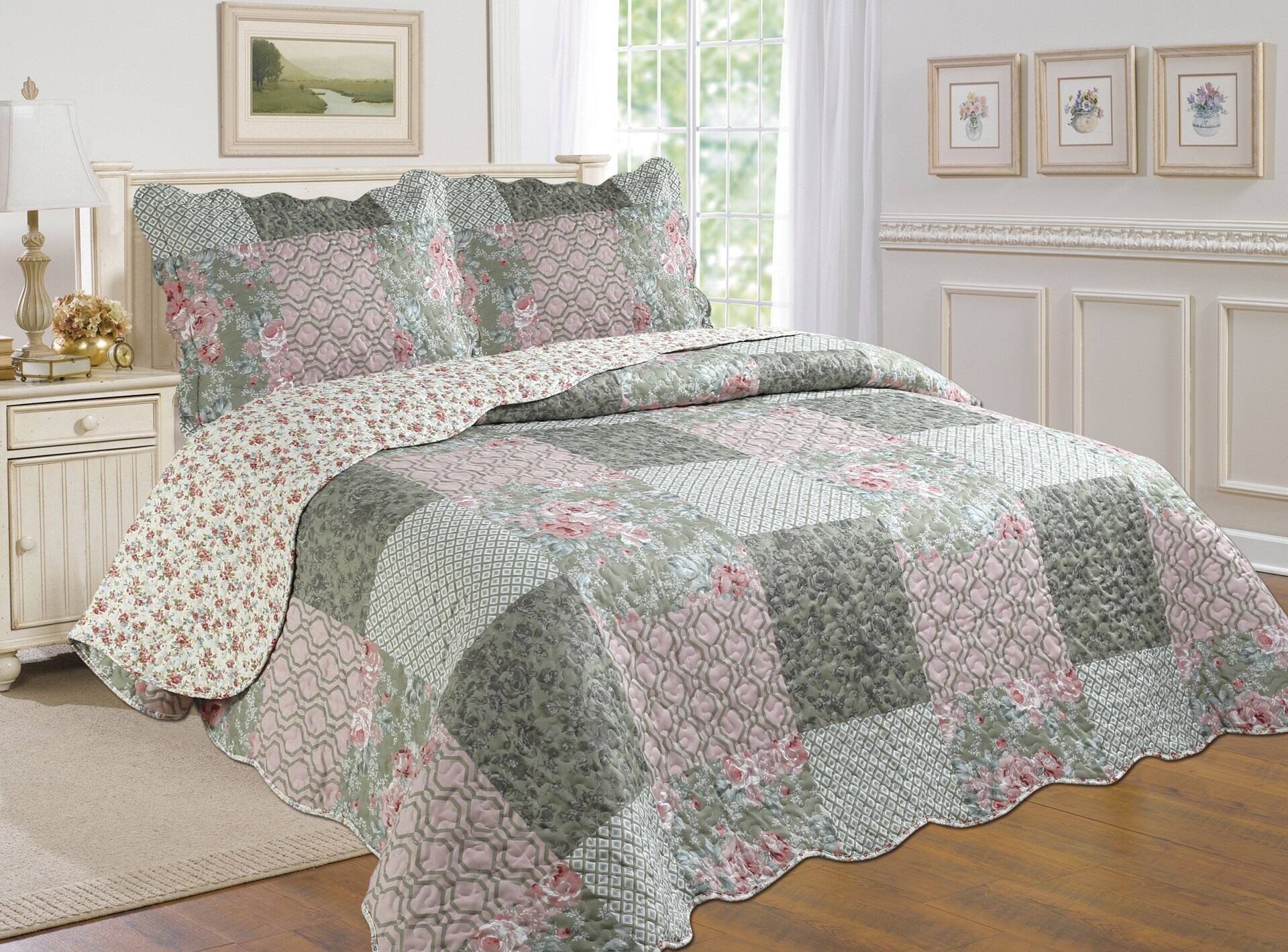 Front. J&V TEXTILES - Gray Patchwork Reversible Quilt Set - Patchwork.