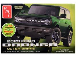 Skill 2 Model Kit 2023 Ford Bronco Outer Banks 1/25 Scale Model by AMT - Green