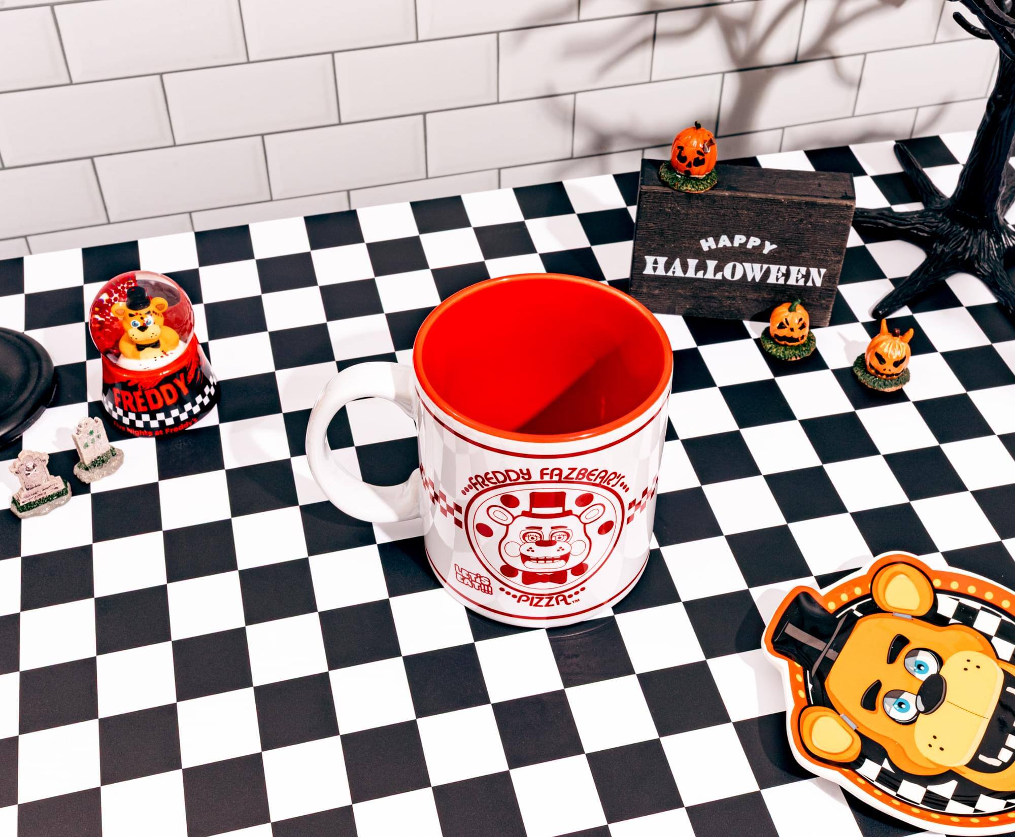 HAPPY HALLOWEEN REDDY

FREDDY FAZBEAR'S PIZZA

HAPPY HALLOWEEN