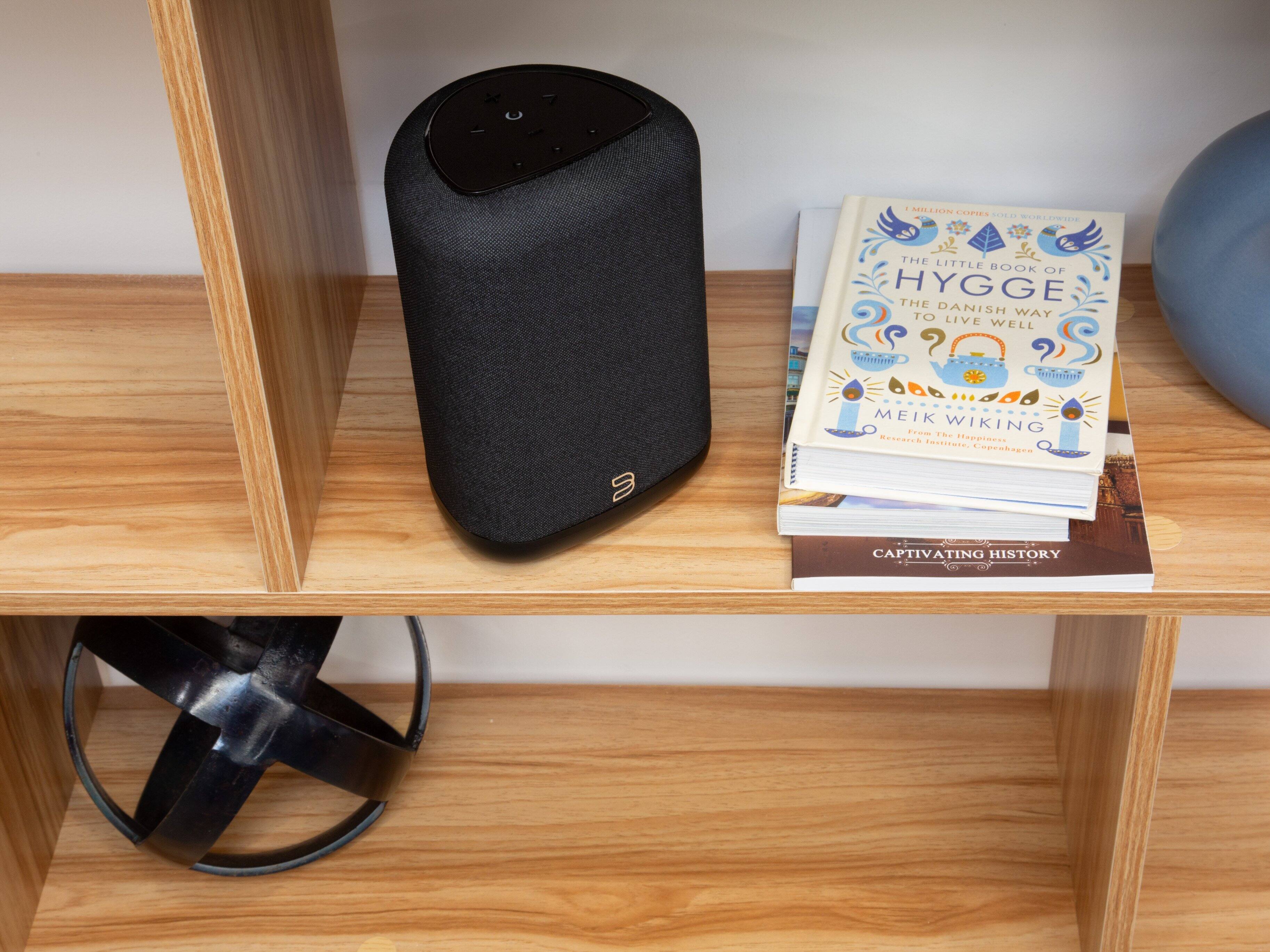 - | COIS ..... ... U a THE LITTLE BOOK OF HYGGE THE DANISH WAY TO LIVE WELL 9.1.121019  ? S . *.1....0.0 ... MEIK ...... .m WIKING .. hescarch Fa....w ttopDness Copcahauen Q CO  CAPTIVATING HISTORY