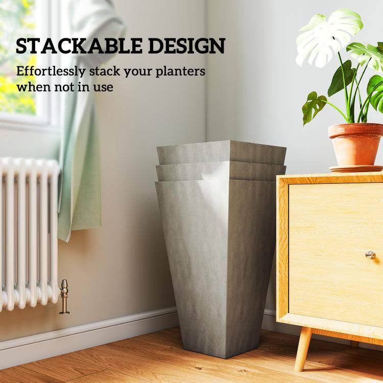 STACKABLE DESIGN  
Effortlessly stack your planters when not in use