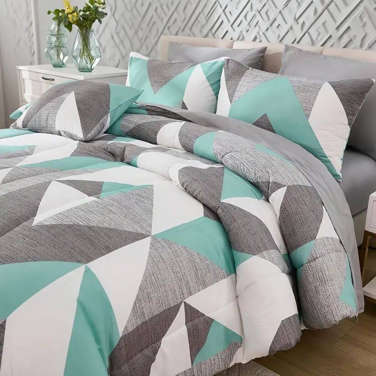 Left. Shatex - Gray queen 3 pieces comforter set with blue geometric patterns, a modern and refreshing style - blue.