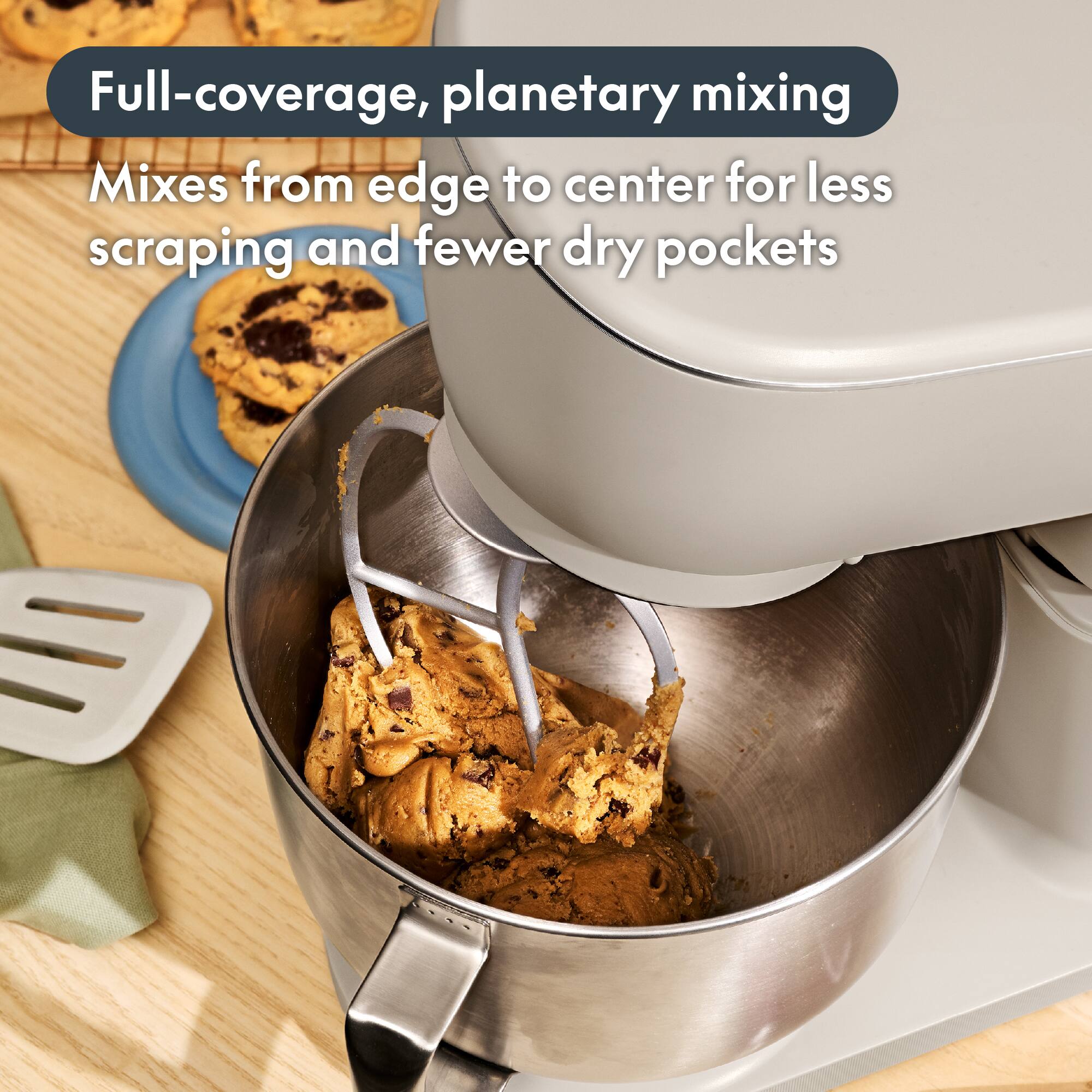 Full-coverage, planetary mixing  
Mixes from edge to center for less scraping and fewer dry pockets