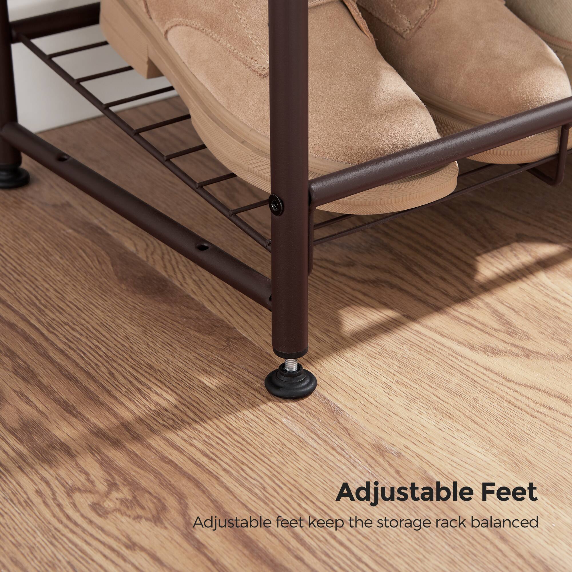 Adjustable Feet  
Adjustable feet keep the storage rack balanced
