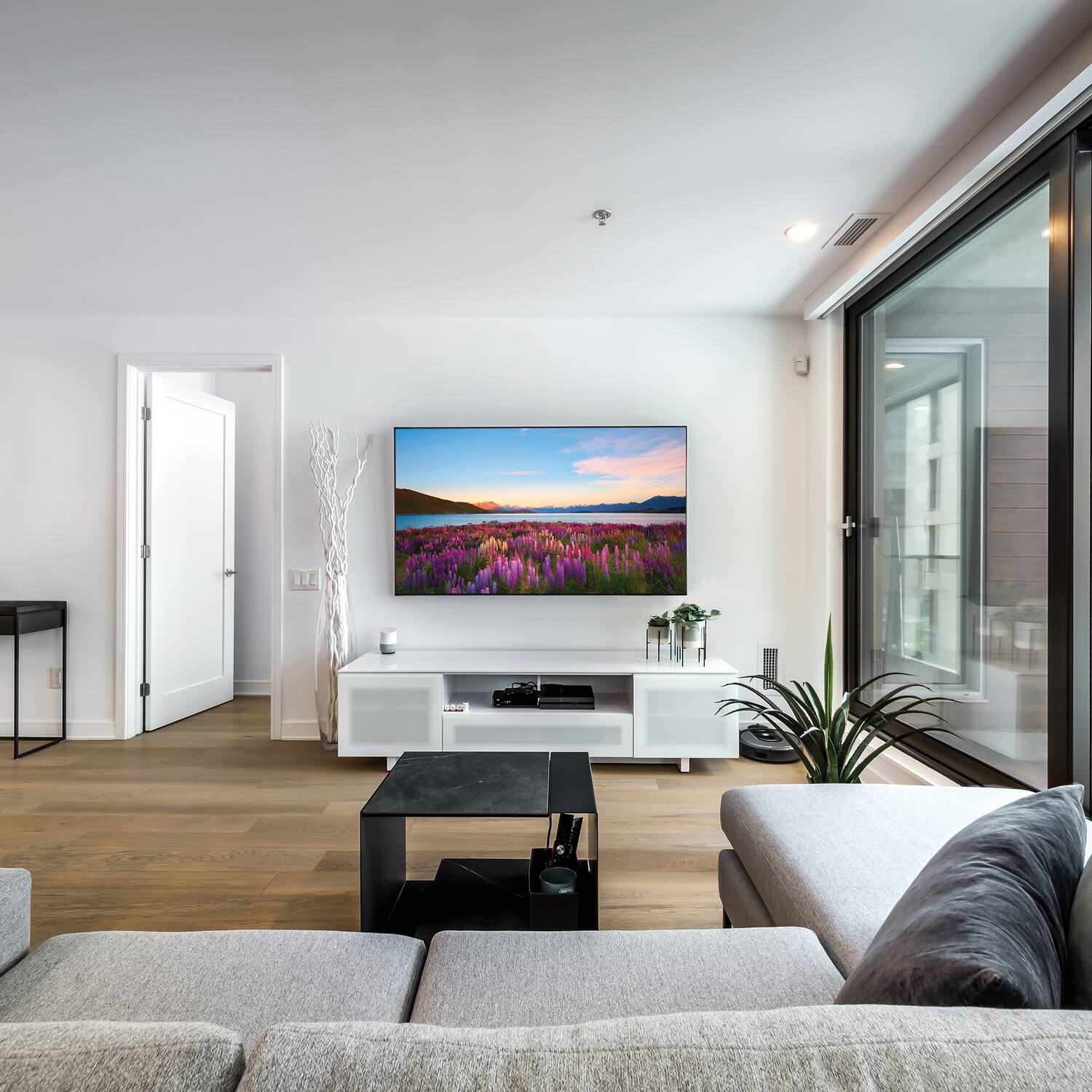 Angle. Peerless-AV - Flat TV Wall Mount for 43" to 100" TVs, 800 x 400 Max VESA, Holds up to 165 Lbs - Multicolor.