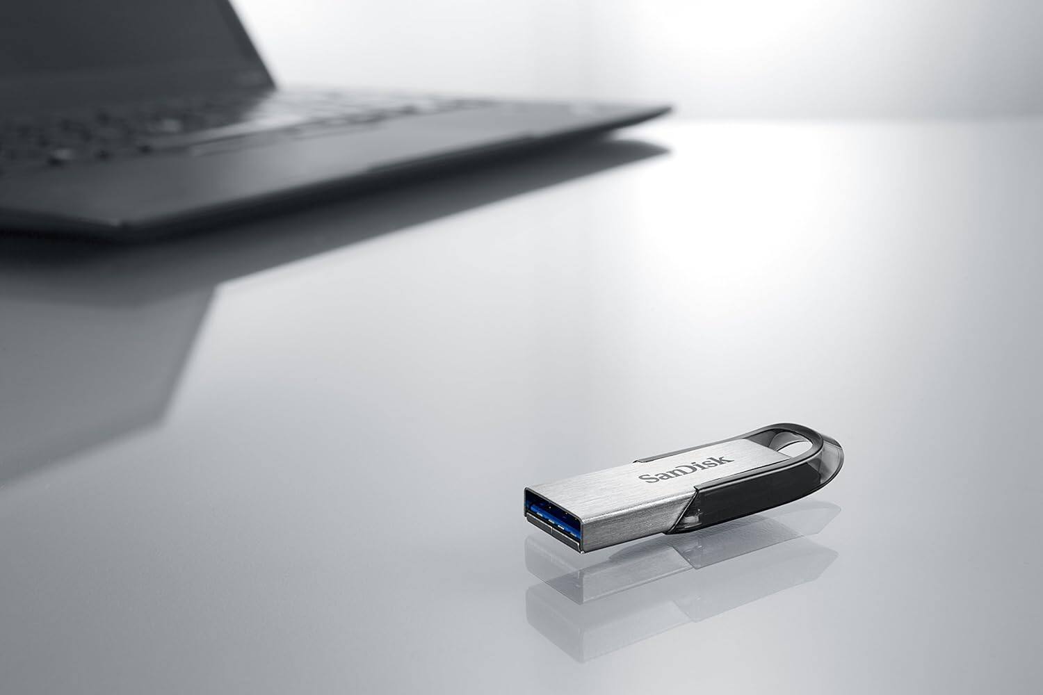 Alt View 1. SANDISK - SanDisk 128GB Ultra Flair USB 3.0 Flash Drive - Black.
