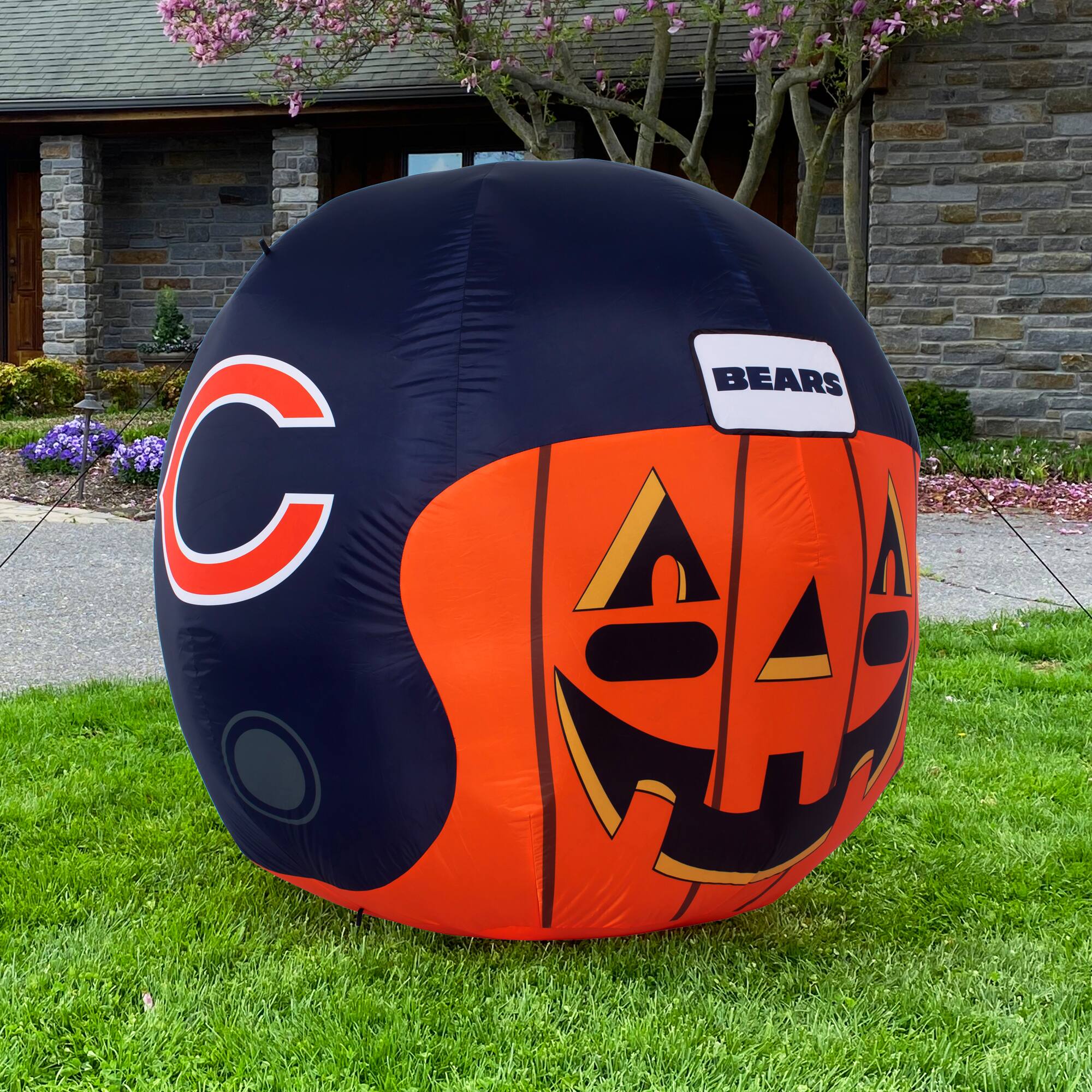 Alt View 3. Sporticulture - Chicago Bears 4' Inflatable Jack-O'-Helmet - Multicolor.