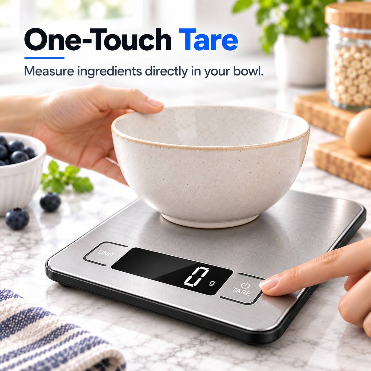 One-Touch Tare  
Measure ingredients directly in your bowl.  

UNIT  
0 g  
TARE