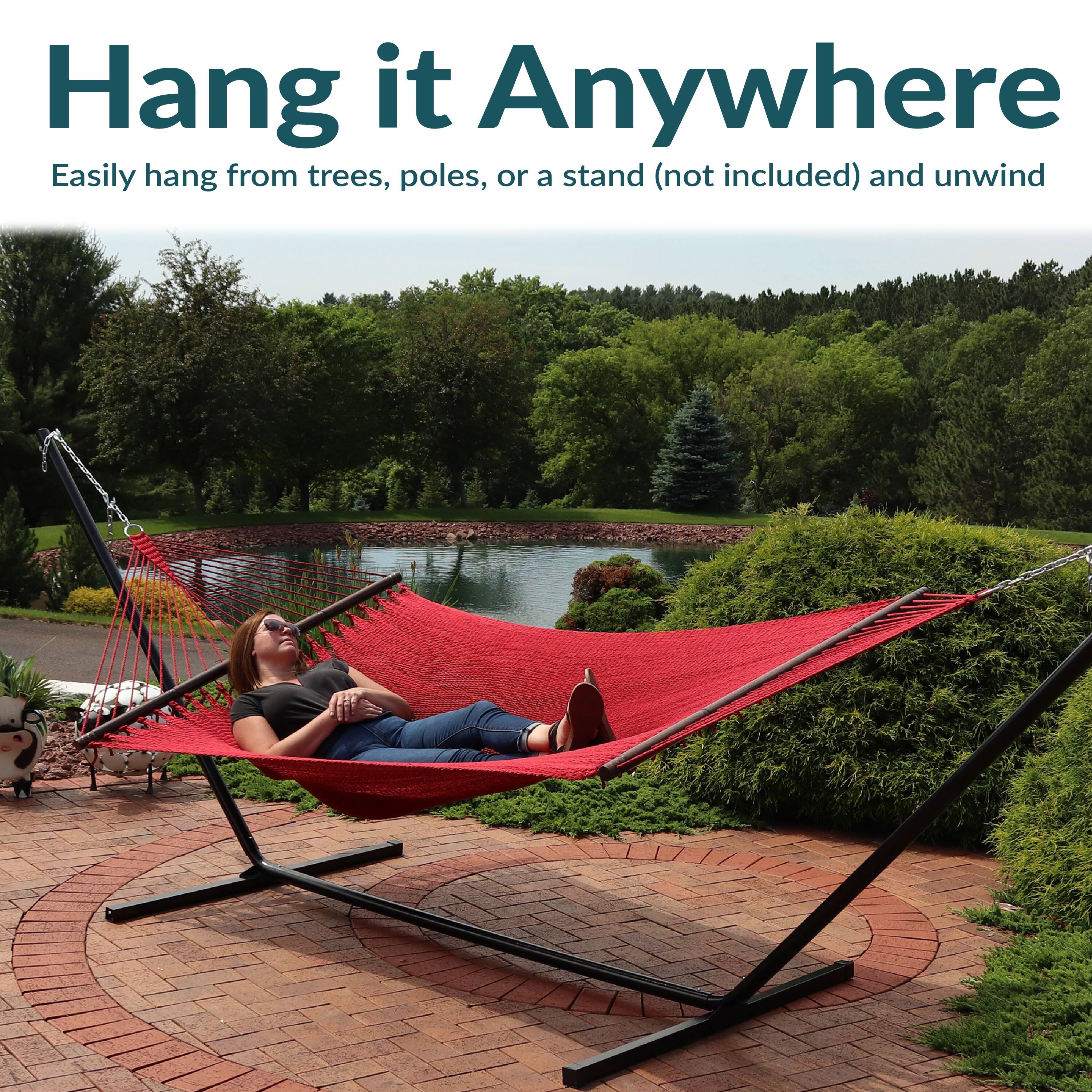Hang it Anywhere  
Easily hang from trees, poles, or a stand (not included) and unwind