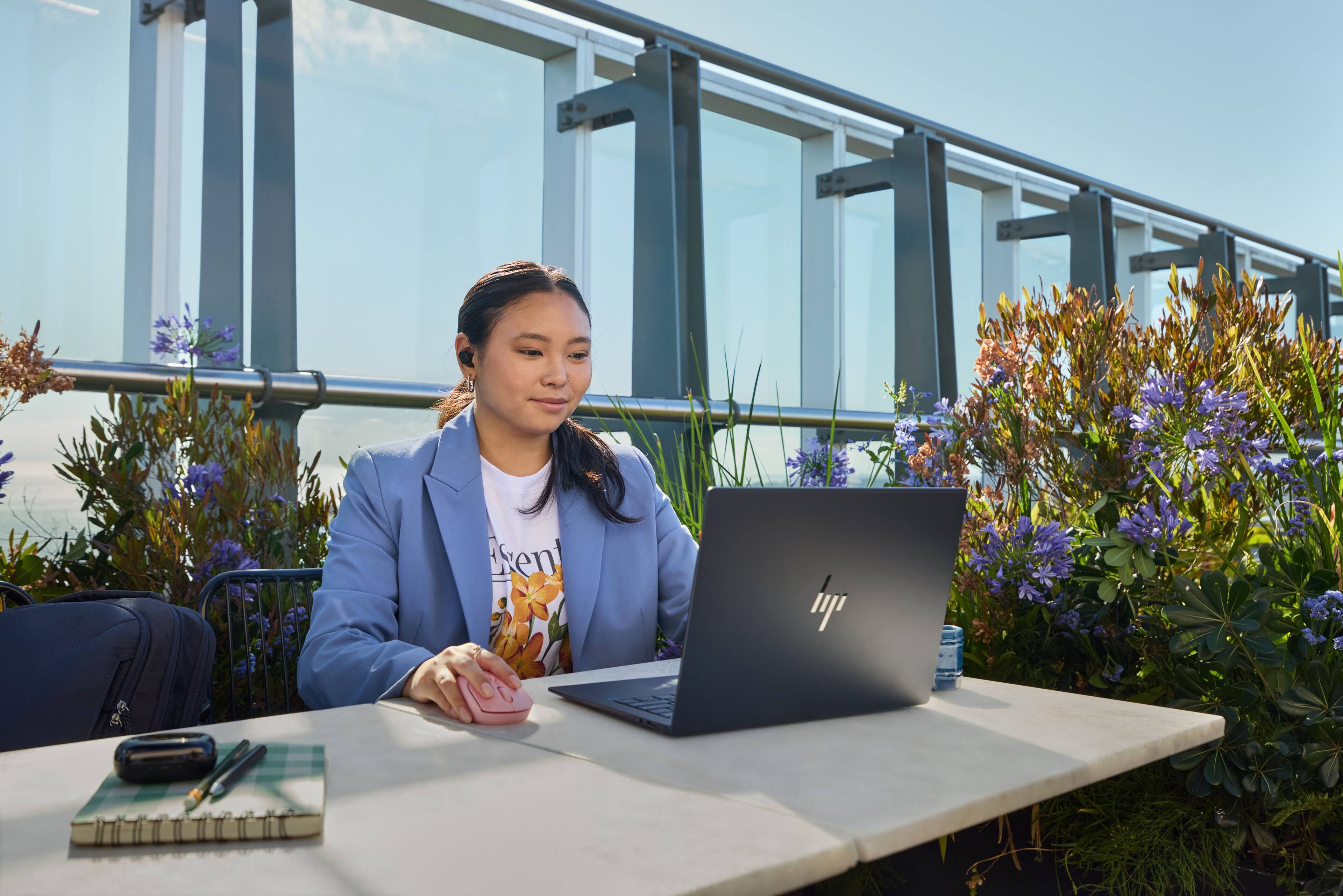 Alt View 9. HP - 400 Quiet Wireless Bluetooth Ambidextrous Mouse - Pink.