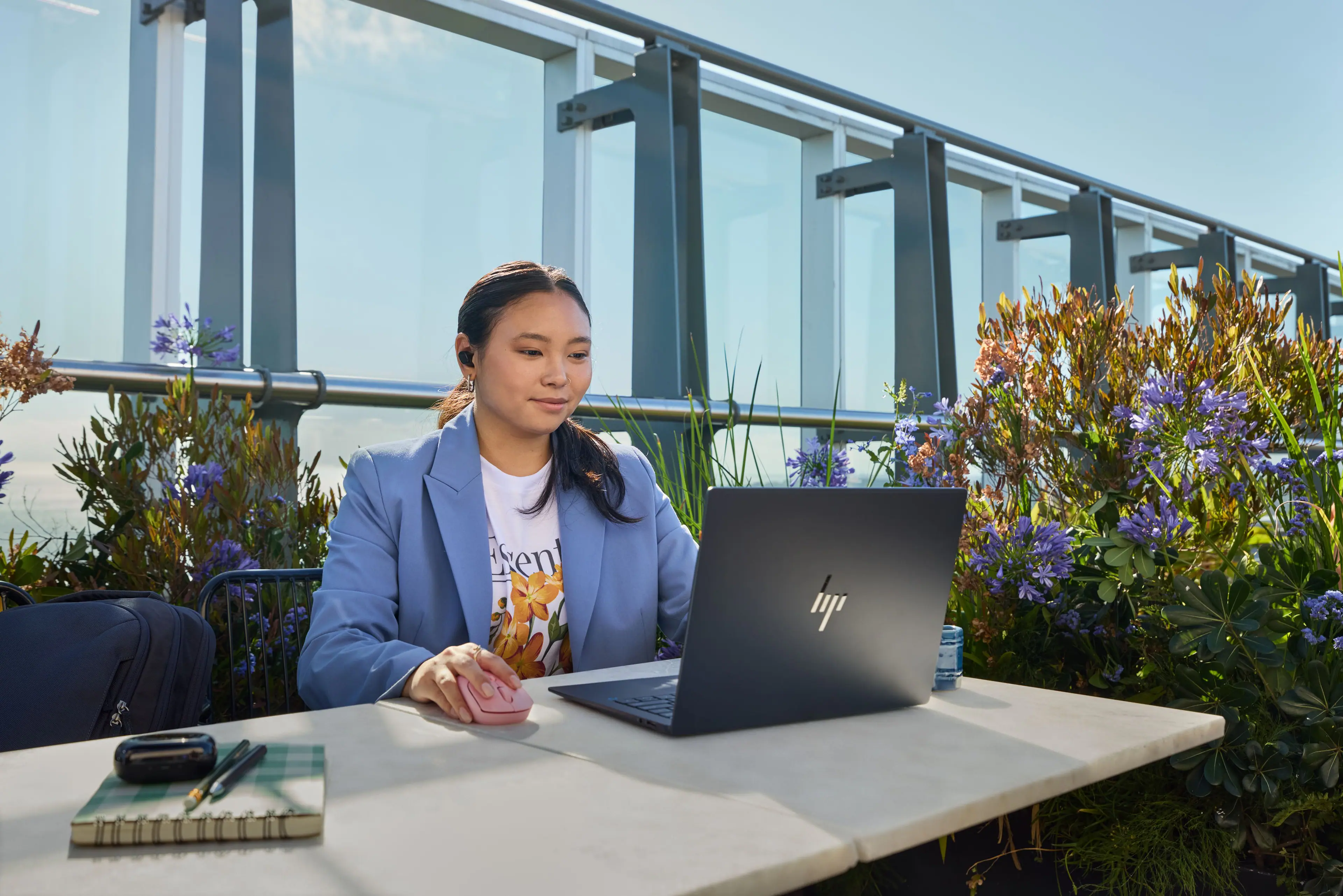 Alt View 9. HP - 400 Quiet Wireless Bluetooth Ambidextrous Mouse - Pink.