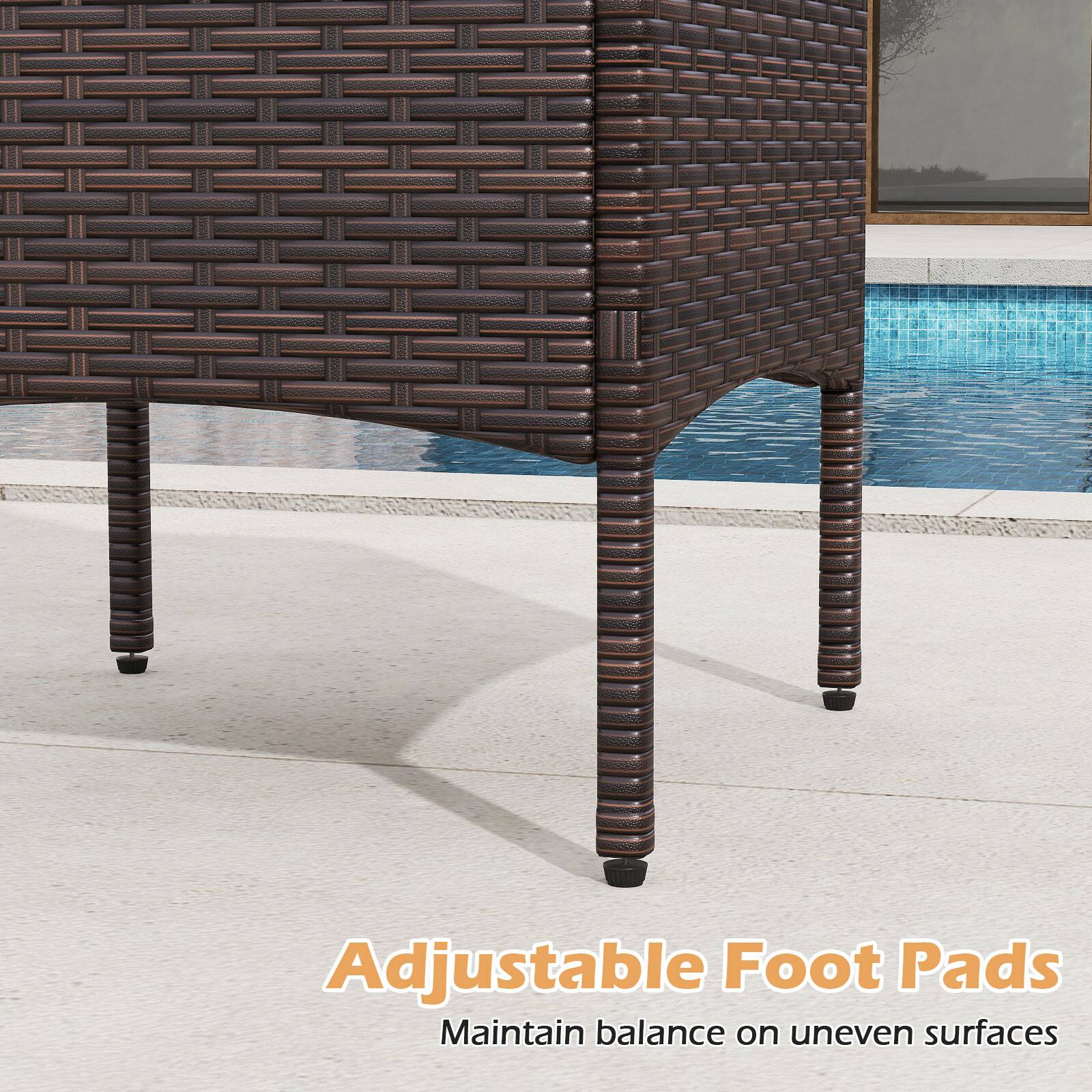 Adjustable Foot Pads  
Maintain balance on uneven surfaces