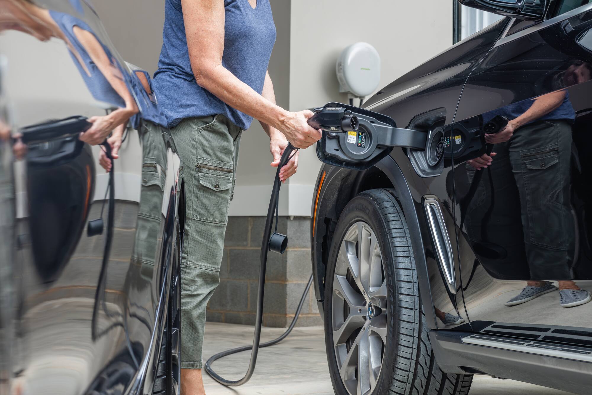 Alt View 14. Greenworks - Level 2 NEMA 14-50r Hardwired Electric Vehicle (EV) Charger-up to 48 Amps/ 240-Volts with 20-ft Cable - White.