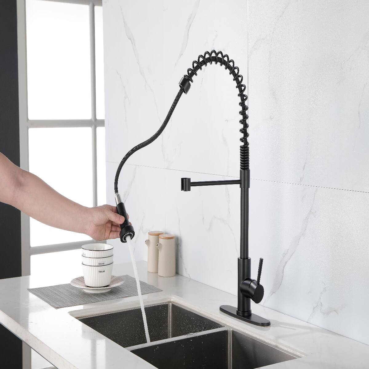 Left. Ropilly - Ropilly Spring Kitchen Faucet with Pull Out Sprayer, Matte Black Stainless Steel Single Handle Single Hole Faucet - Matte Black.