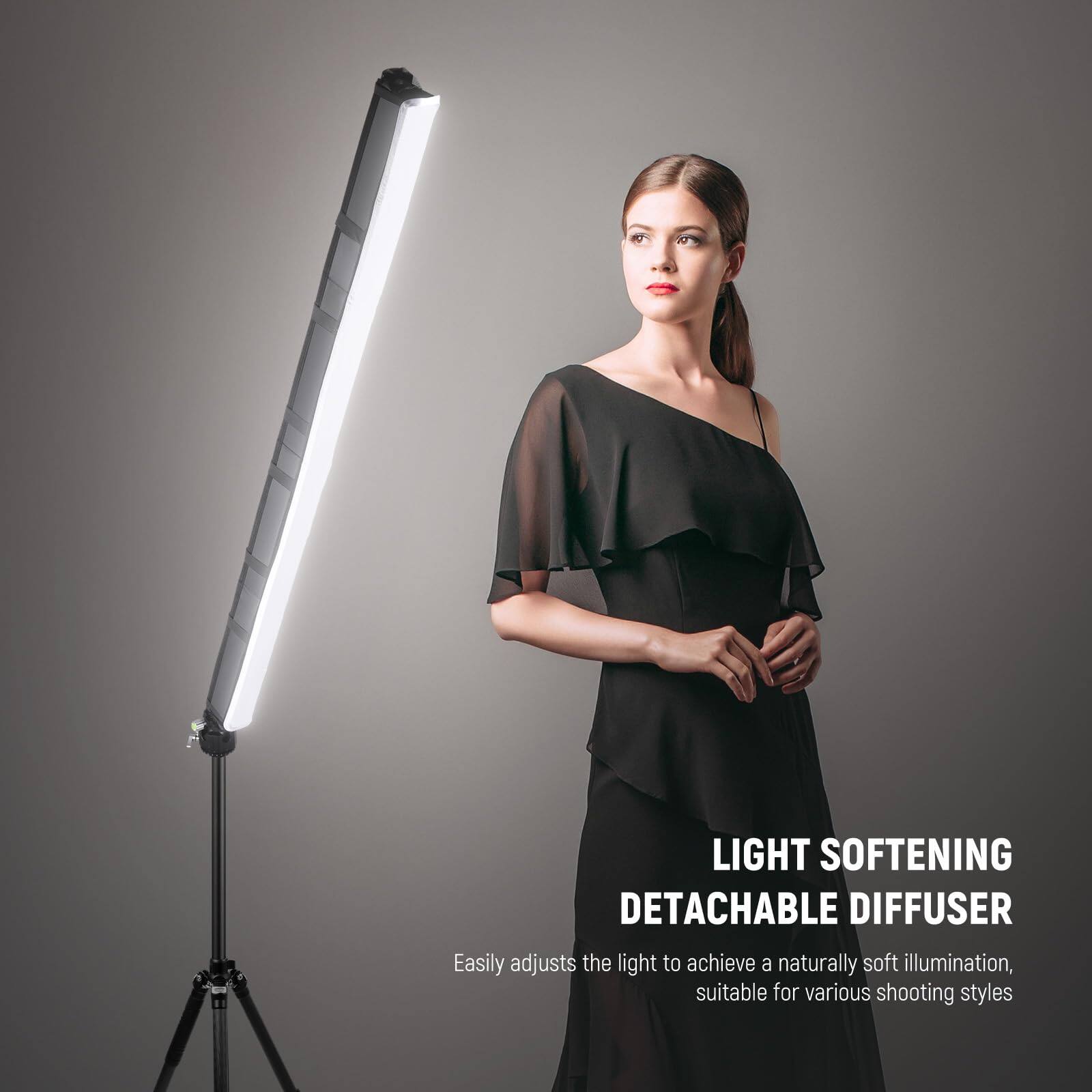 LIGHT SOFTENING DETACHABLE DIFFUSER  
Easily adjusts the light to achieve a naturally soft illumination, suitable for various shooting styles