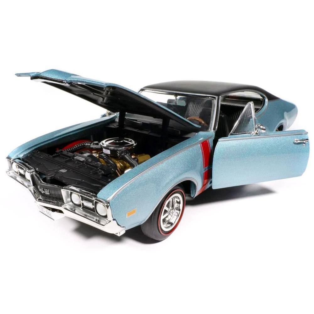 Angle. Autoworld - 1968 Oldsmobile 442 W30 Holiday Coupe Teal Frost Metallic with Red Stripes Black Vinyl Top Hemmings Cover 1/18 - Blue.