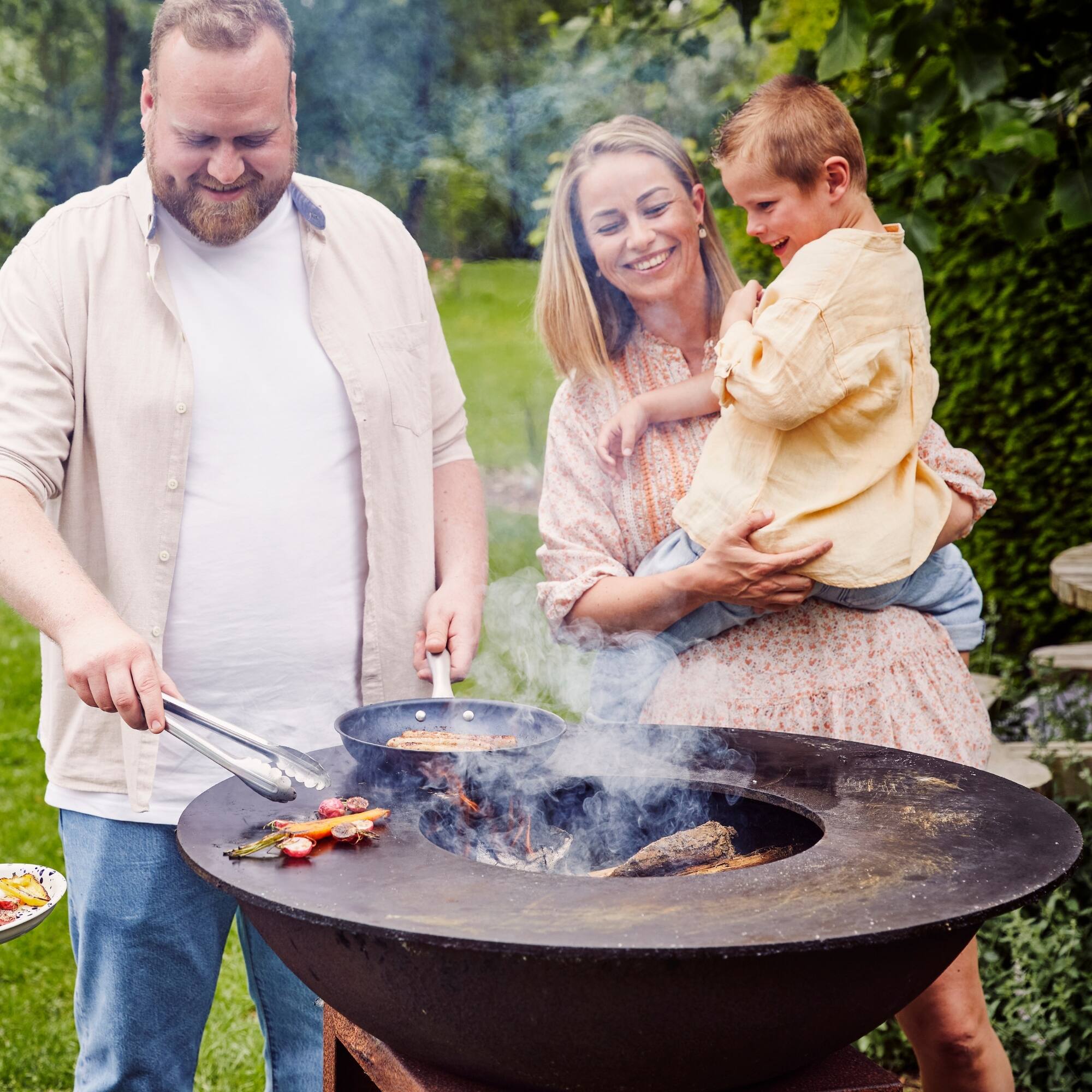Angle. Alva - Alva Black Angus Carbon Steel Frying Pan 9.5" - Pre-Seasoned, Oven Safe and Toxin-Free Cookware - Blue.