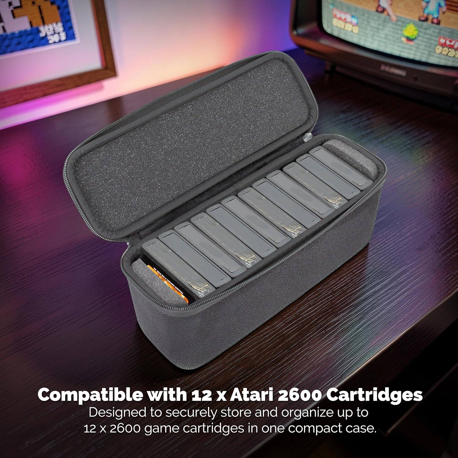 E J0 PE 203 PpM 6 902 Compatible with 12 x Atari 2600 Cartridges Designed to securely store and organize up to 12 x 2600 game cartridges in one compact case.