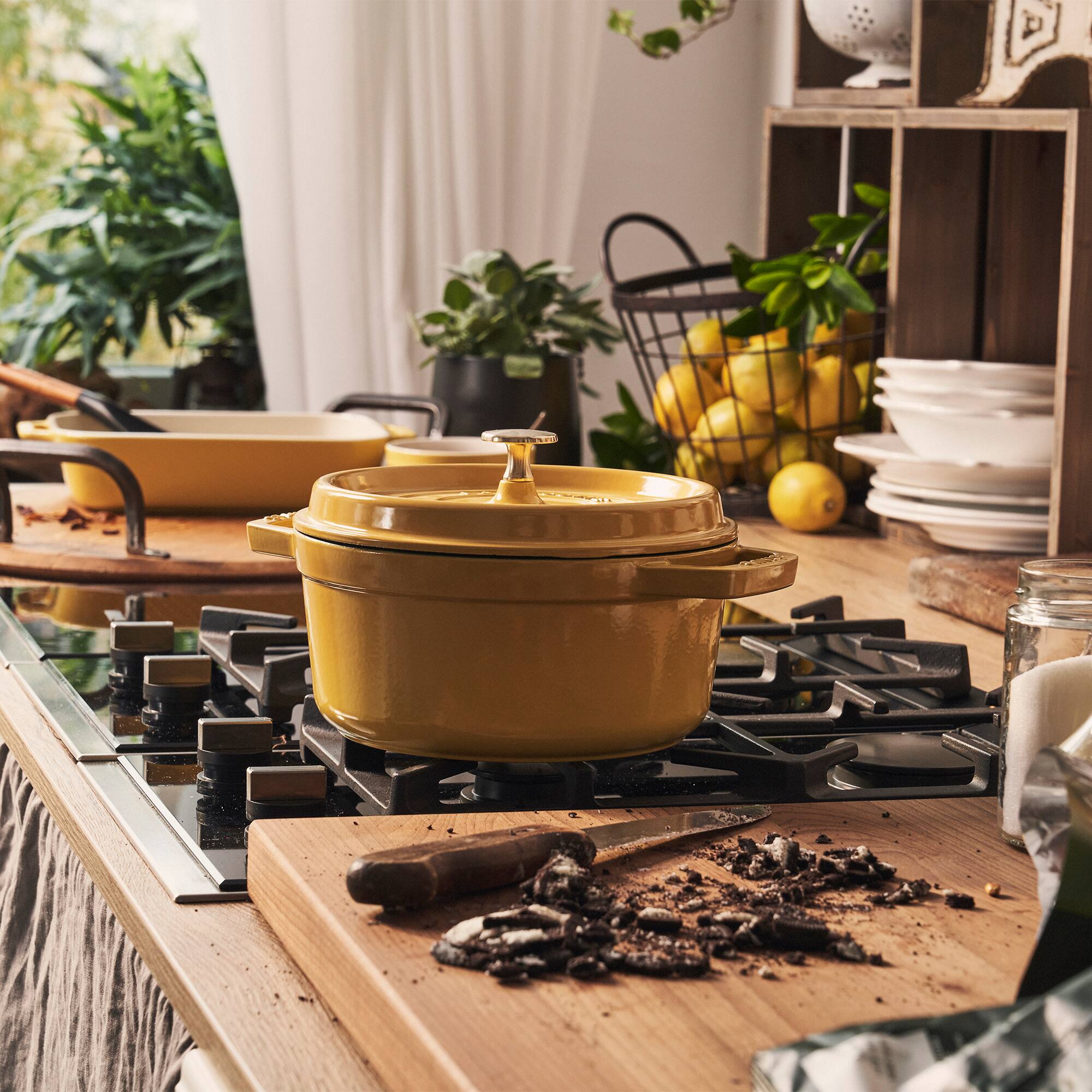 Staub Cast Iron 4 qt Round Dutch Oven Citron 1029060 - Best Buy