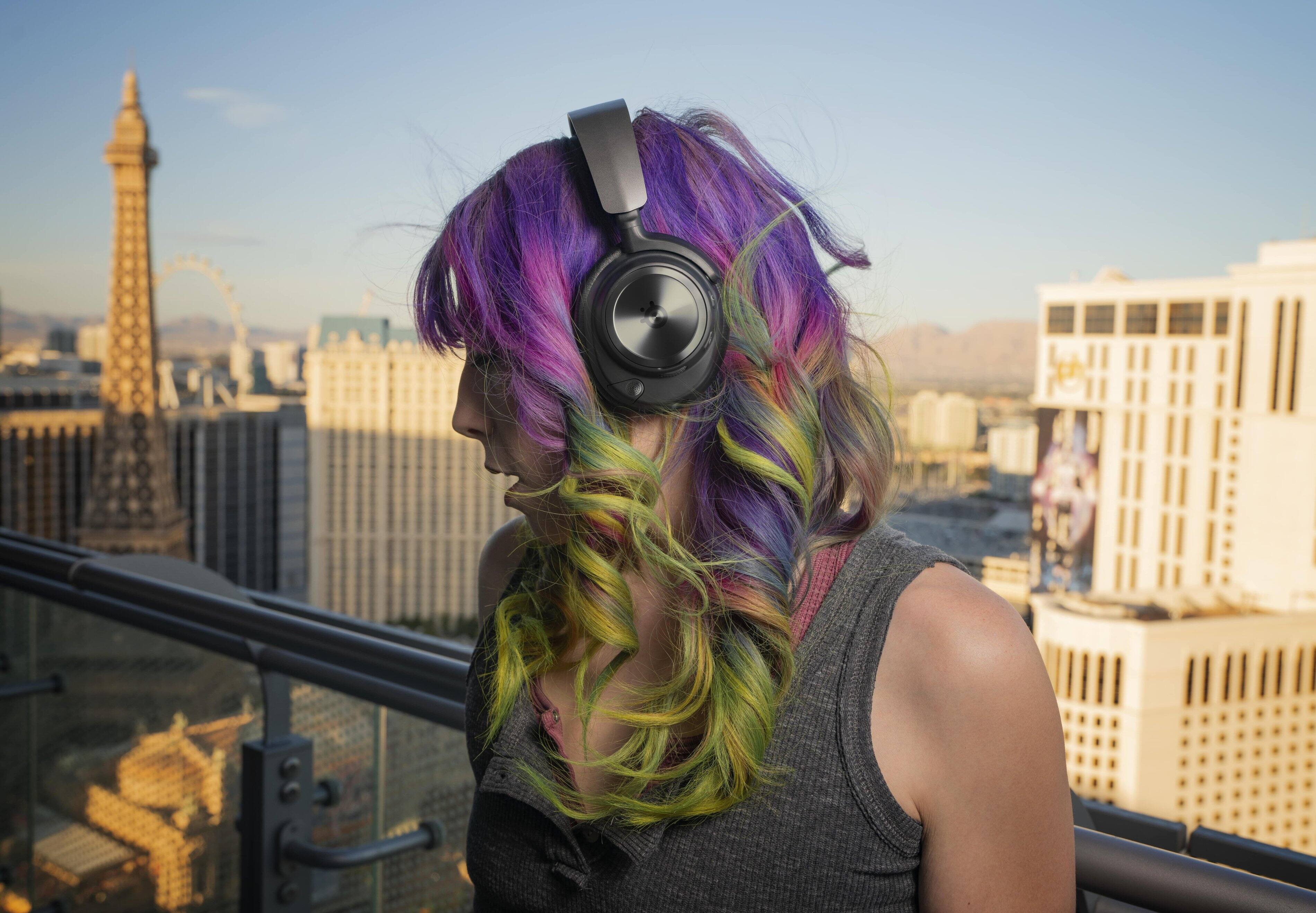 Alt View 23. SteelSeries - Arctis Nova Pro Wireless Multi Gaming Headset for PC, PS5, PS4, Switch - Black.