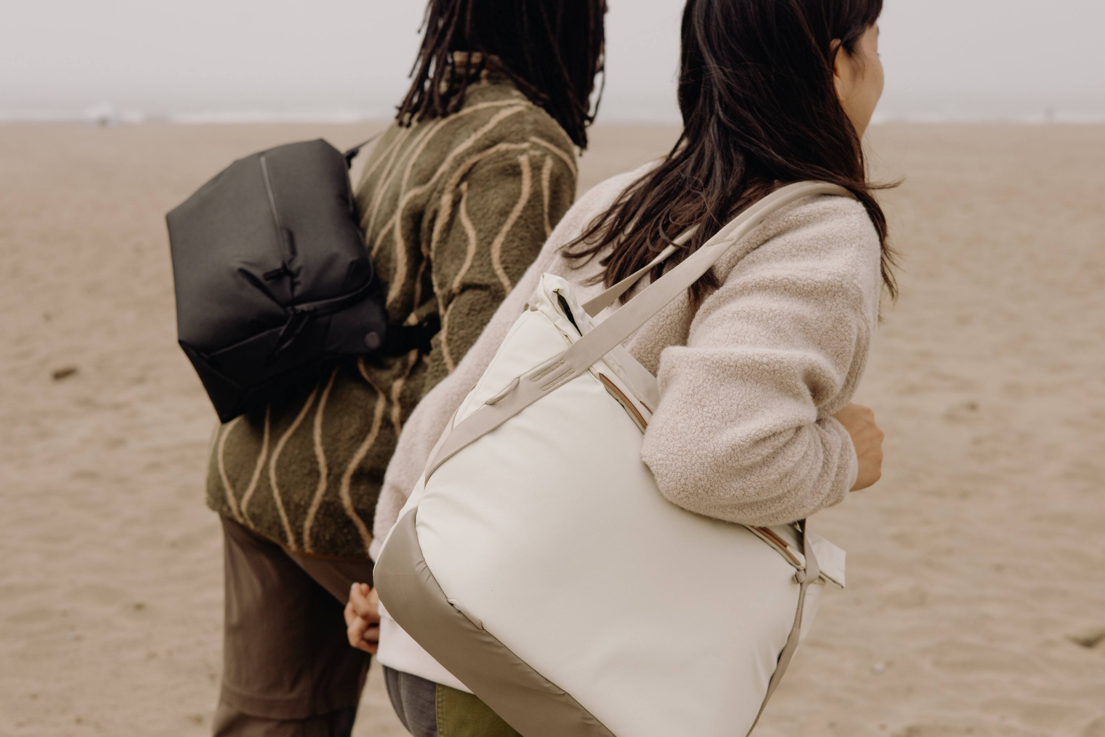 Alt View 17. Peak Design - Everyday Sling V2 10L - Black.