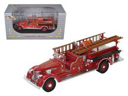 1939 Packard Fire Engine Truck 1/32 Diecast Model by Signature Models - Red