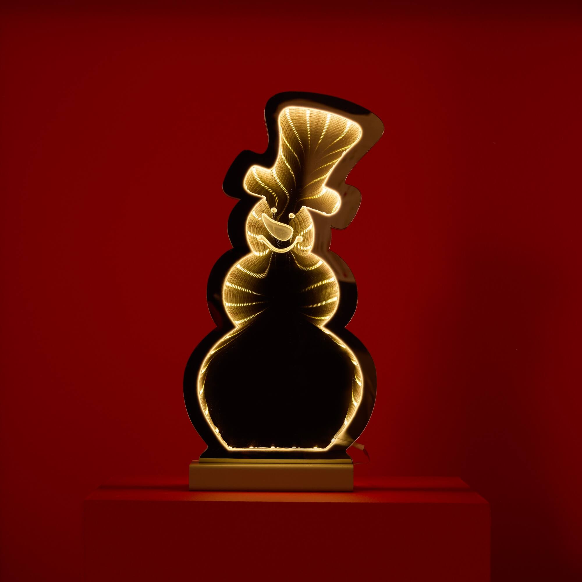 Angle. BreeBe - Snowman Outline Ekko Light Display (Set of 2) - White.