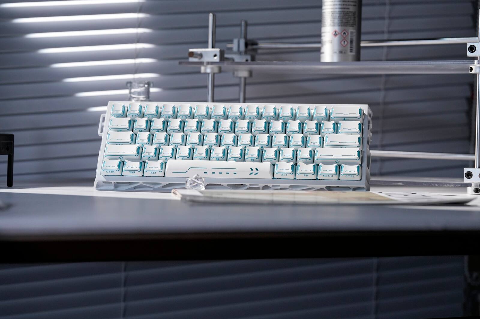 x VOGG CTRL WIN ALT  
ALT  
H L EN MENU CTRL