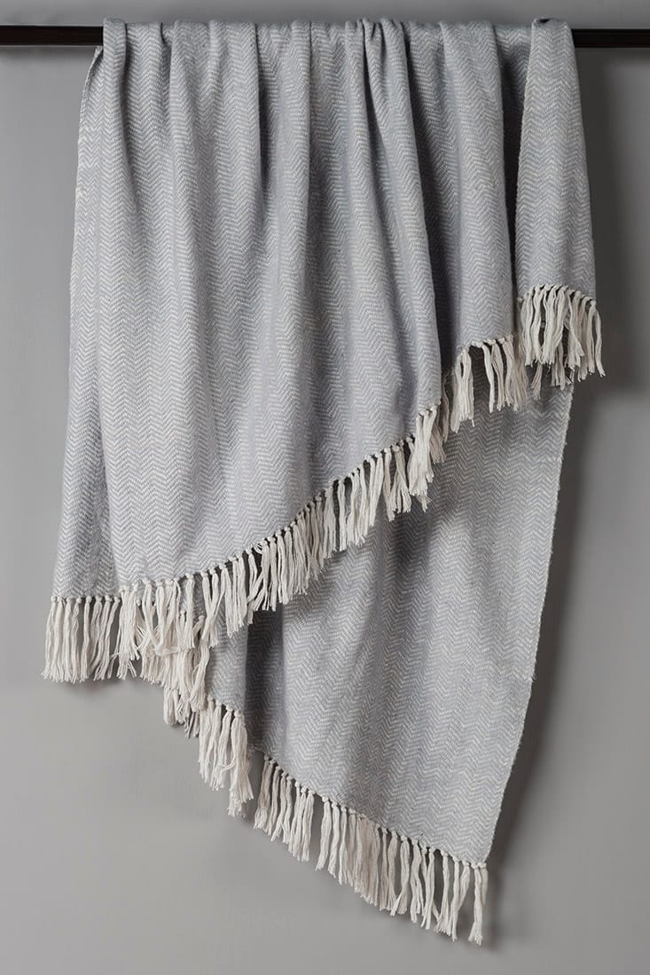 Rizzy Home - 50 In. X 60 In. Classic Cable Knit Throw With Foil Print - Silver
