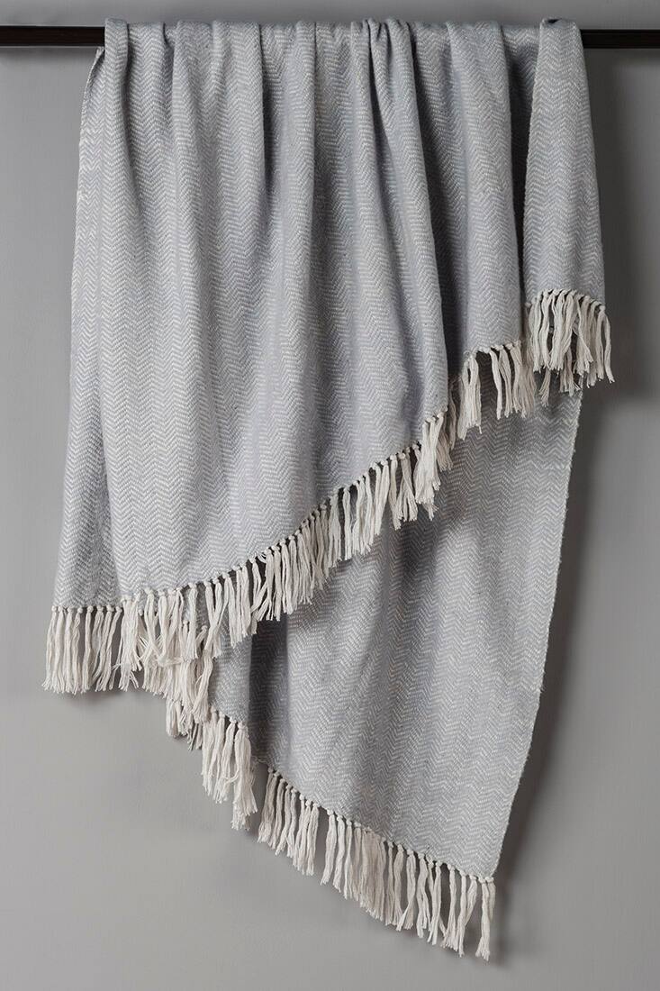 Front. Rizzy Home - Rizzy Home 50 In. X 60 In. Silver Classic Cable Knit Throw With Foil Print - Silver.