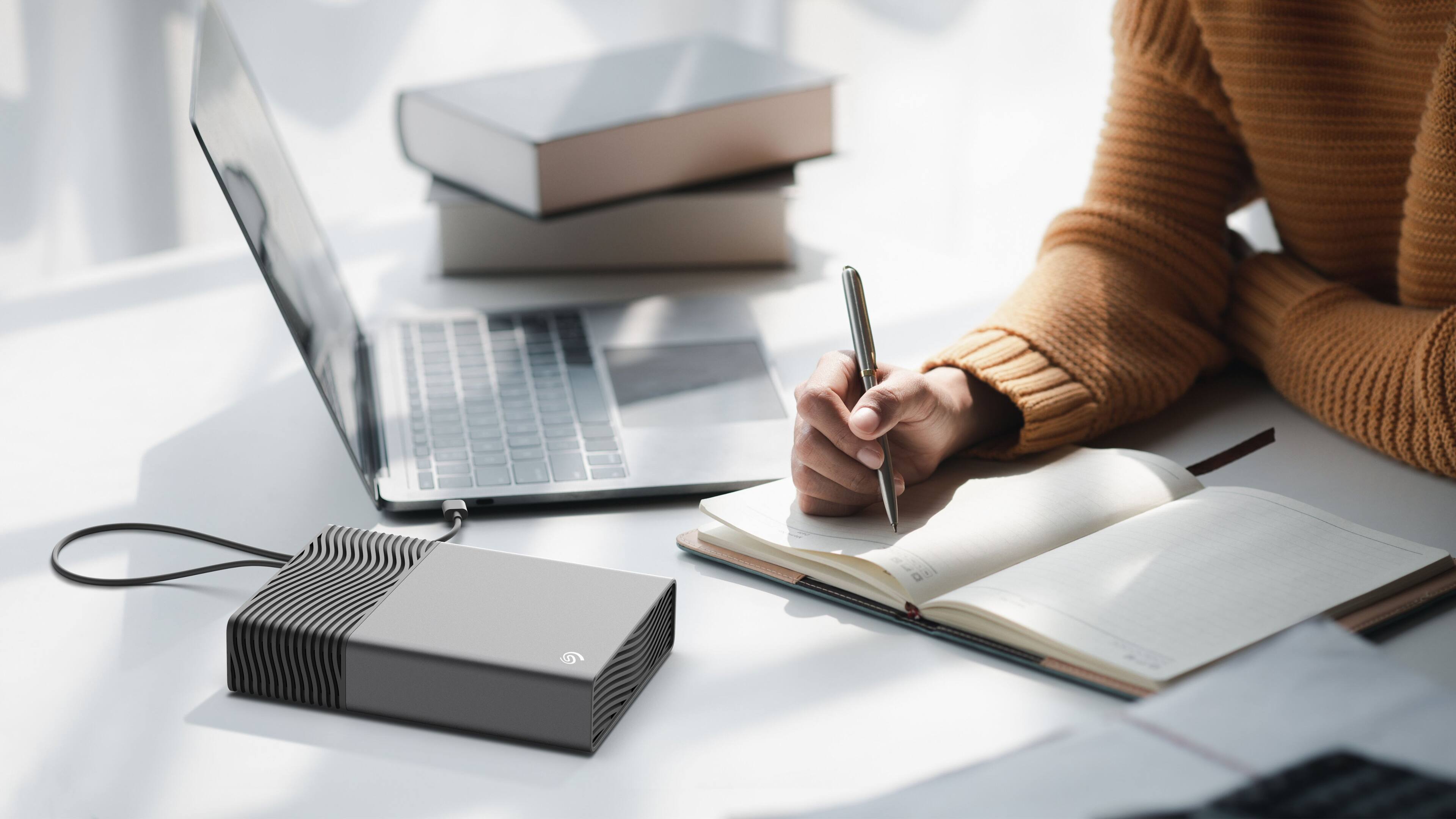 Alt View 9. Seagate - Seagate One Touch Desktop HDD 20 TB - Space Gray.