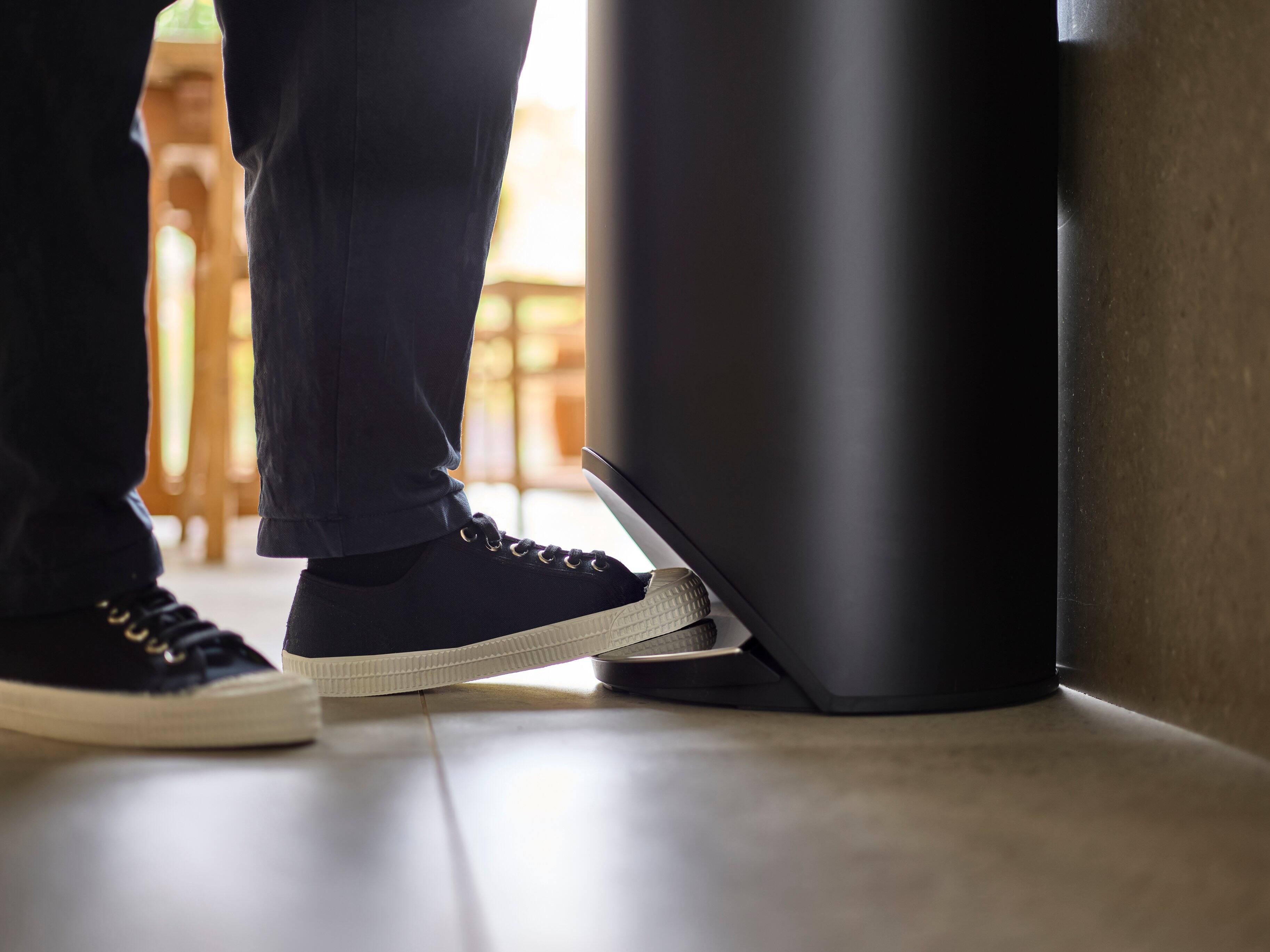 Alt View 2. Joseph Joseph - Arc 30-liter Easy-push Pedal Trash Can - Carbon Black.