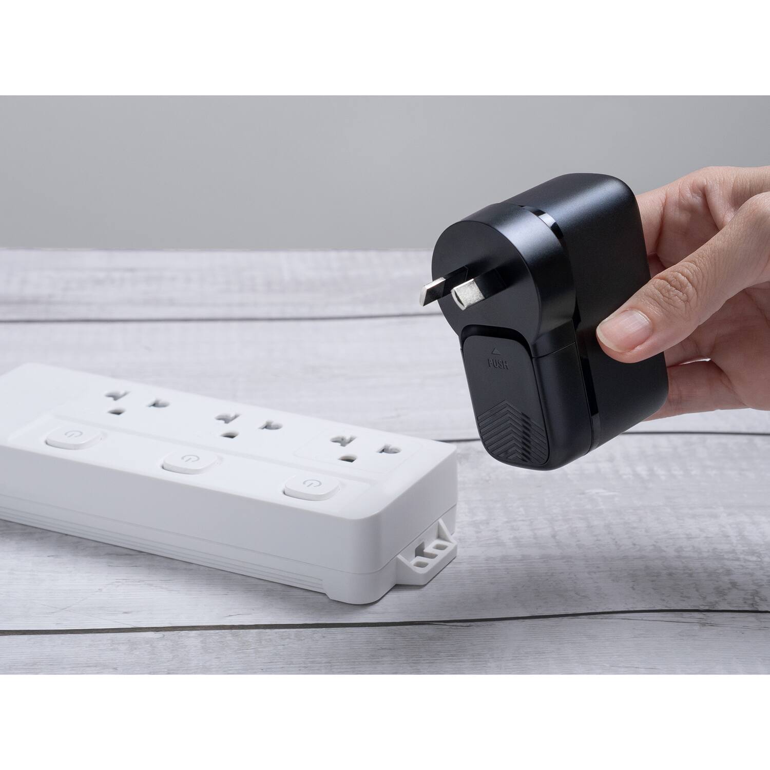 Alt View 1. Scapade - AirPower 65-Watt PD Multi-USB Travel Charger with International Plugs - Black.