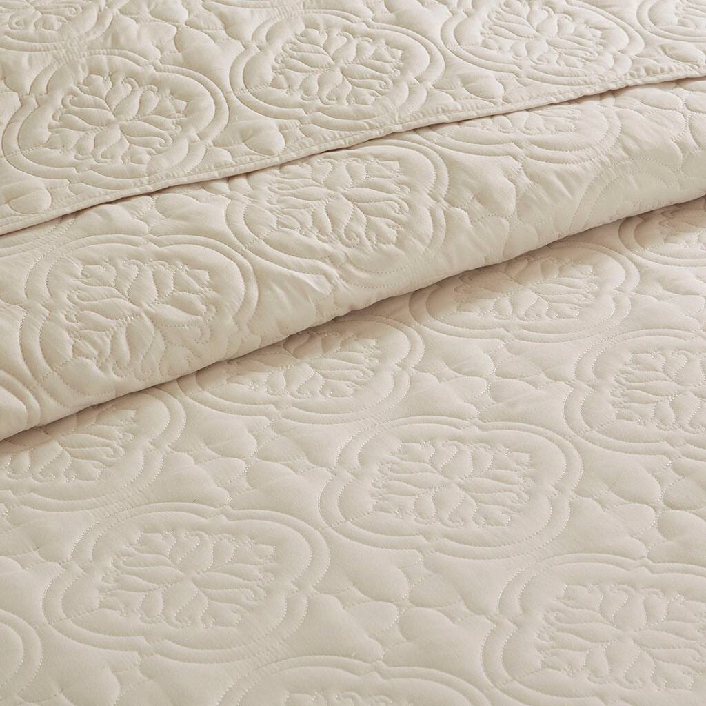 Alt View 5. Gracie Mills - Gracie Mills McCormick 3 Piece Reversible Bedspread Set - Cream.