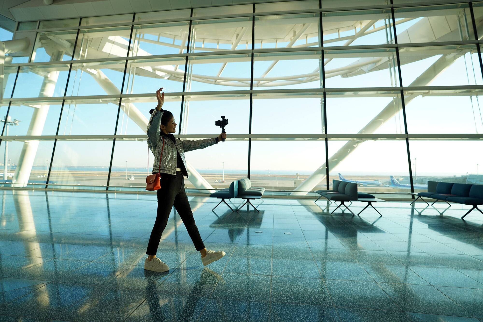 Angle. Sony - Sony Alpha ZV-E10 II APS-C Interchangeable Lens Mirrorless Vlog Camera Bundle (White).