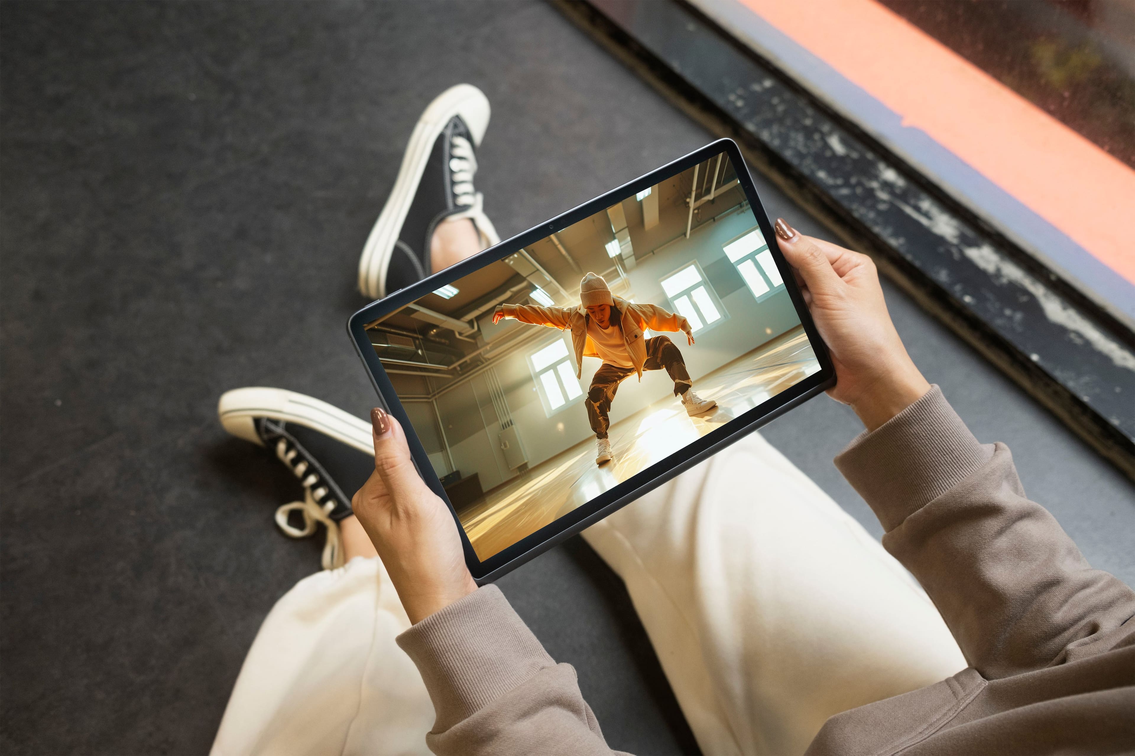 Alt View 17. Lenovo - Tab Plus - 11.5" 2K Tablet - 8GB RAM - 128GB UFS - Luna Grey.