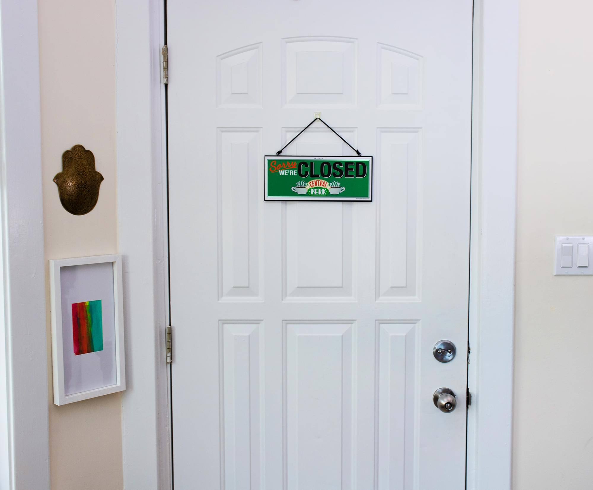 Sure! Here is the corrected and grouped text from the image:

---

**CLOSED**

**Sunny Side Central Perk**

---

**Sunny Side Central Perk**