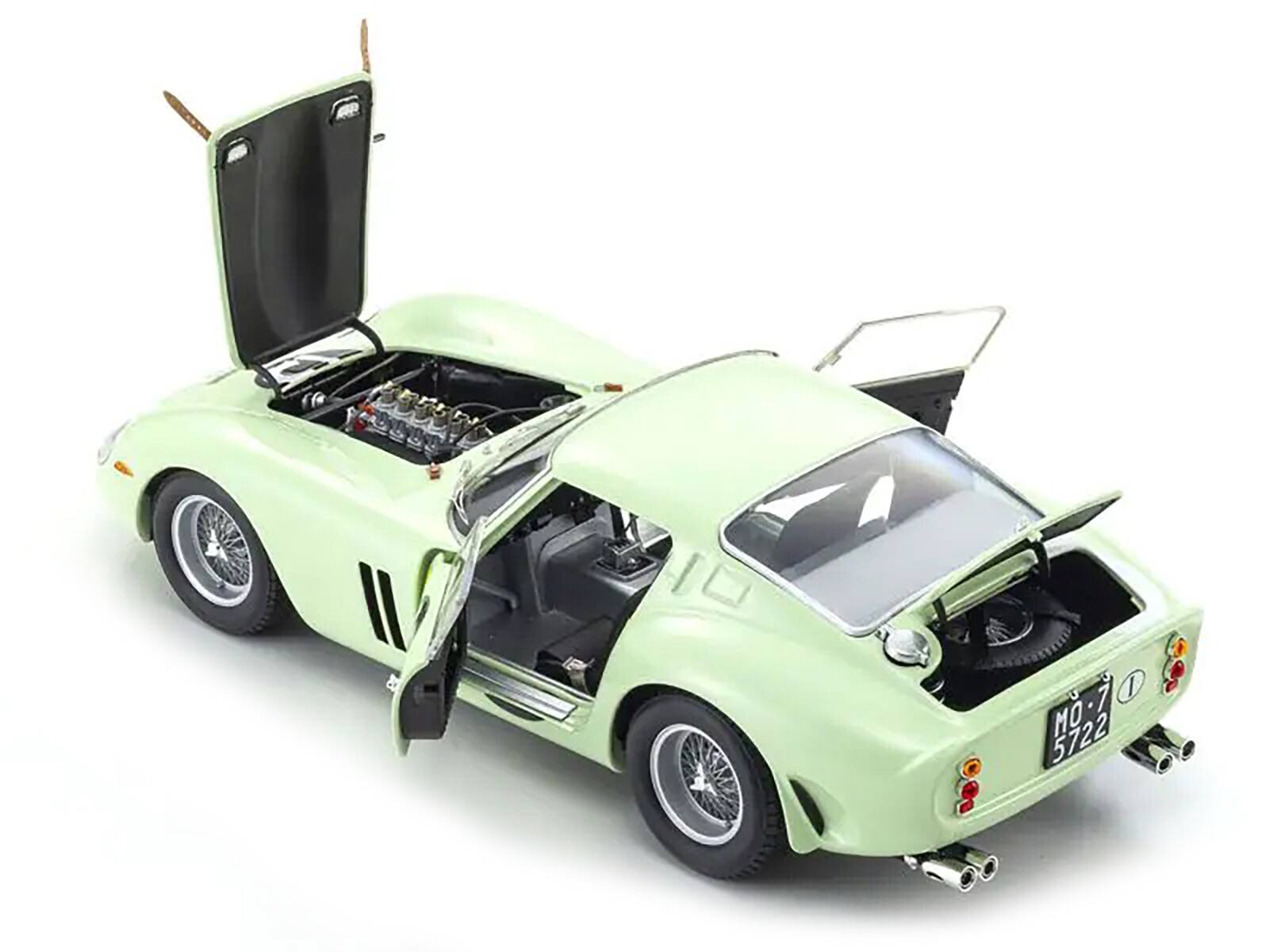 Angle. Kyosho - Ferrari 250 GTO #15 Innes Ireland Winner "Goodwood Tourist Trophy" (1962) 1/18 Diecast Model Car by Kyosho - Green.