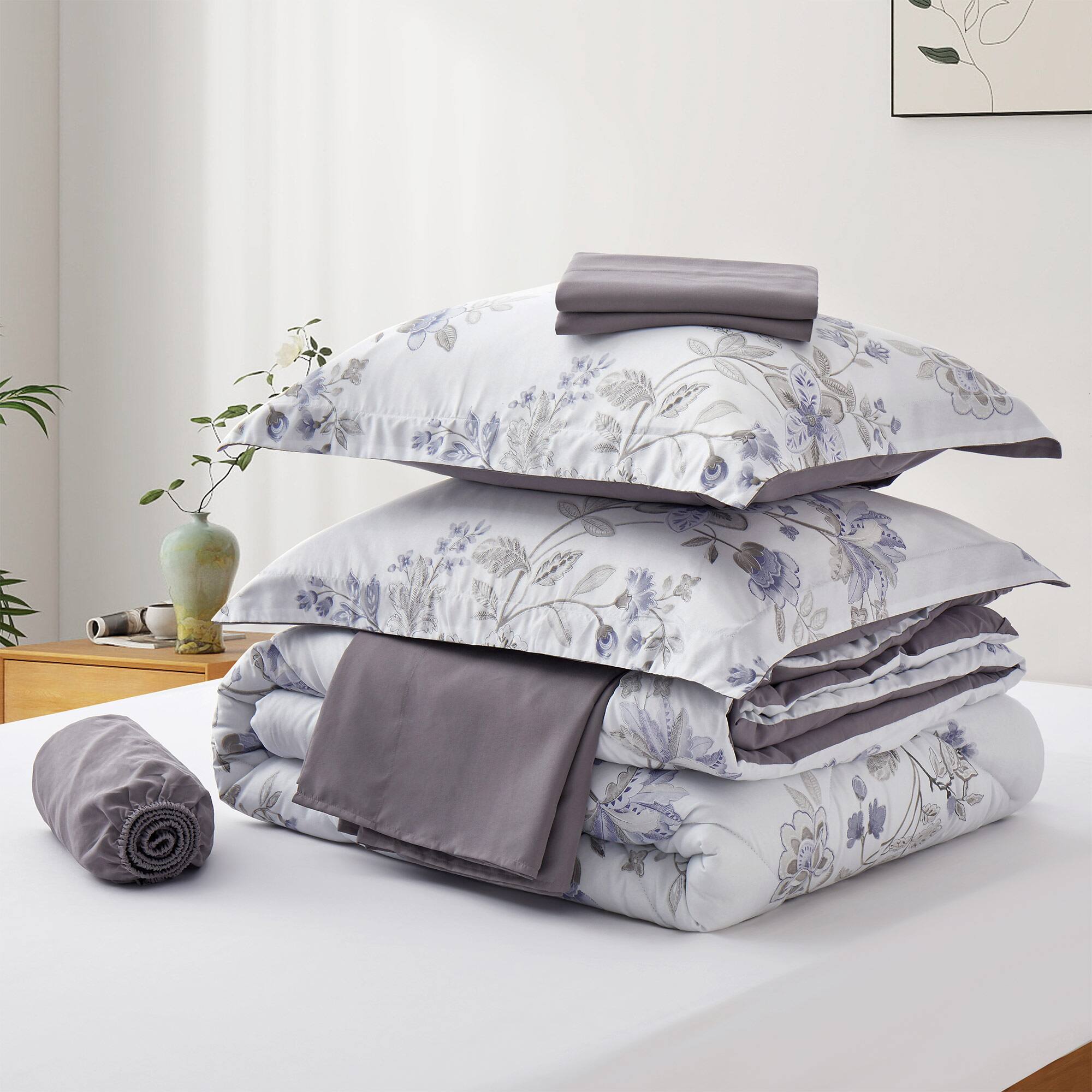 Left. Peace Nest - Peace Nest 7pc Floral Printed Reversible Comforter & Sheets Set - White.