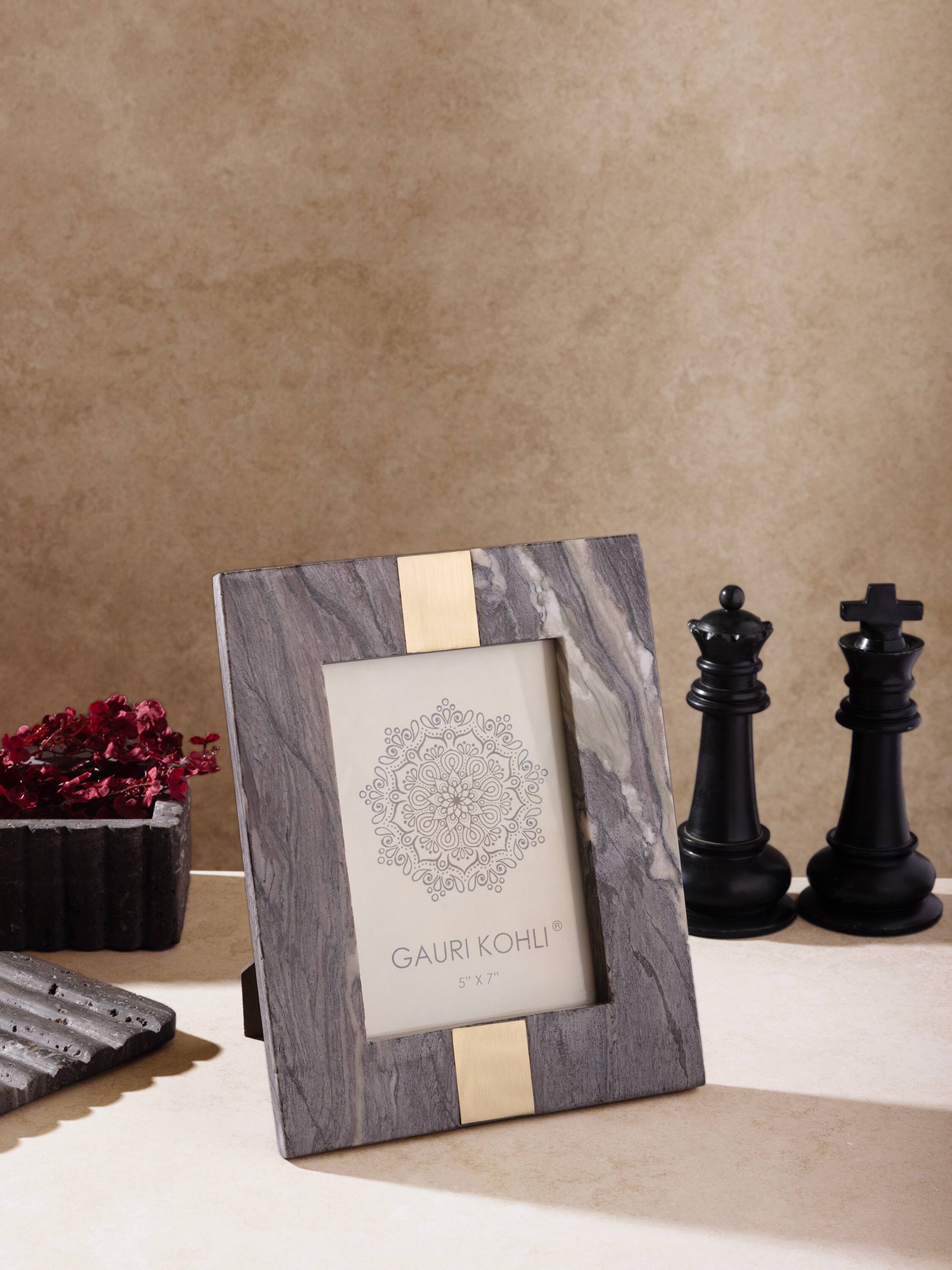 GAURI KOHLI  
5" x 7"