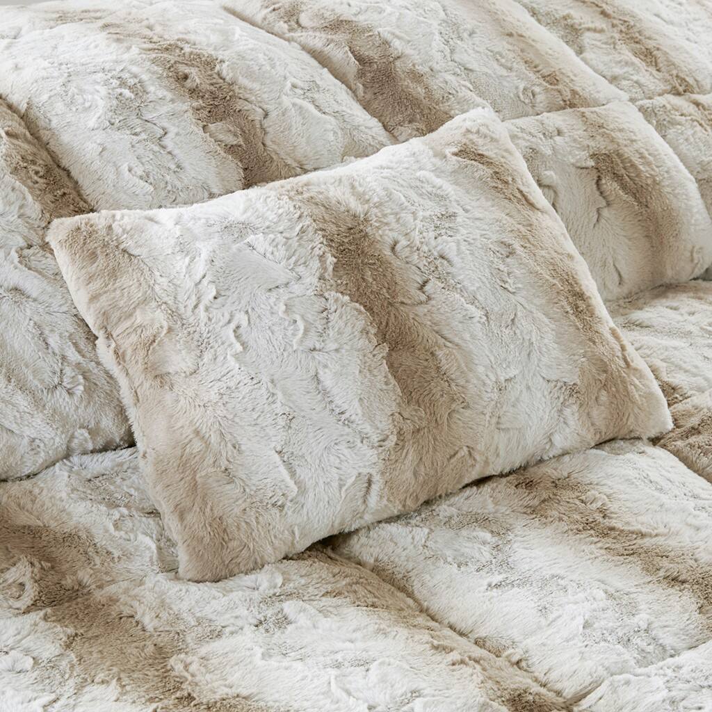 Alt View 2. Gracie Mills - Gracie Mills Shawn 4-Peice Soft Faux Fur to Mink Comforter Set - Sand.